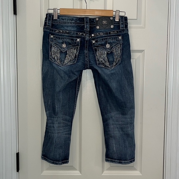 Miss‎ Me Women’s Signature Capri Low-Rise Embellished Jeans Sz 26 Bling Wings - Picture 1 of 11